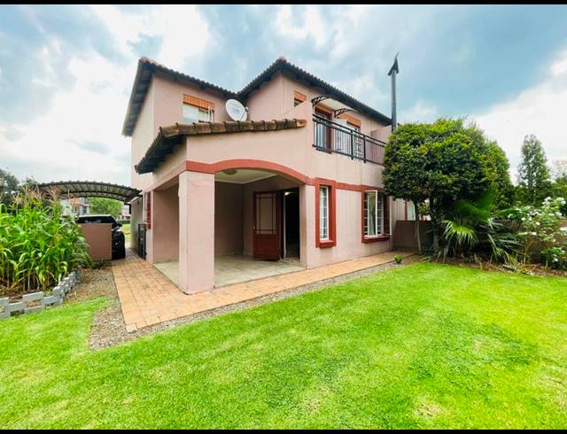 4 BEDROOM TOWNHOUSE FOR SALE IN CASTLEVIEW